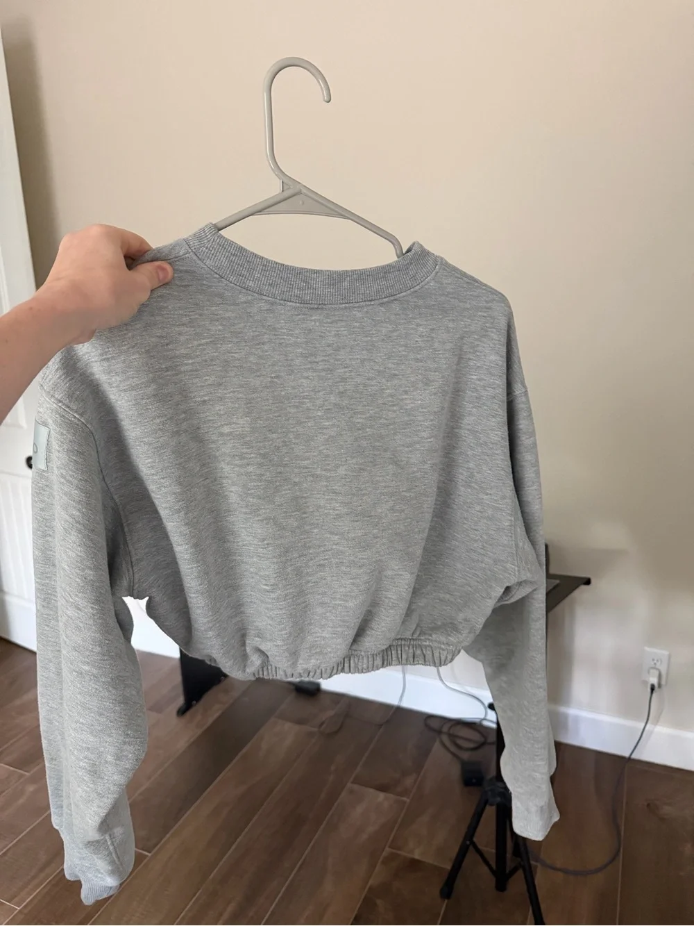 ALO YOGA Cropped Crewneck Sweatshirt - Light Gray - Picture 3 of 5